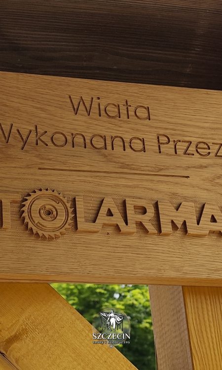 Wiatę dla misia Wojtka wykonała firma Stolarmax