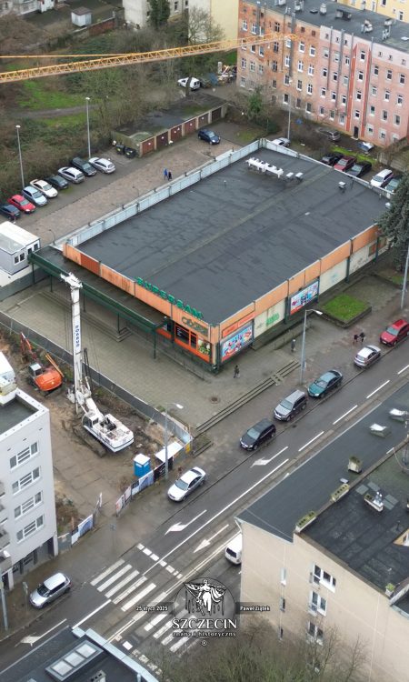 Przed wojną stały tu kamienice - Społem Stoczniowiec to dawna Gustav Adolf Straße 11 i 11a