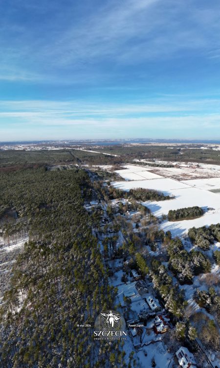 Widok zimowy z stycznia 2025 roku na Stary Szlak oraz centrum Szczecina daleko na zachodzie