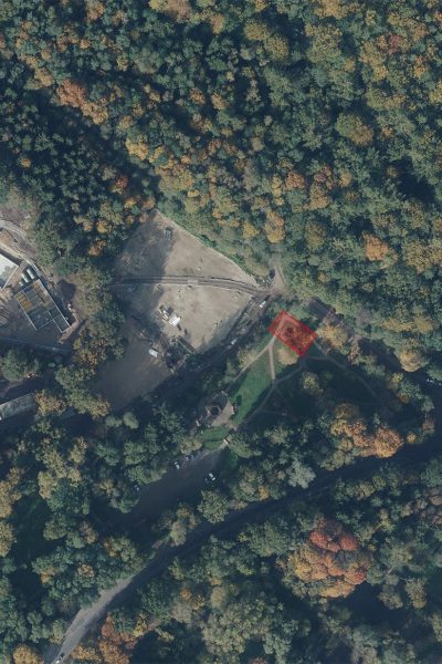 Fotografia satelitarna z 2012 roku, gdy rozpoczęto budowę parkingu i Arkonki