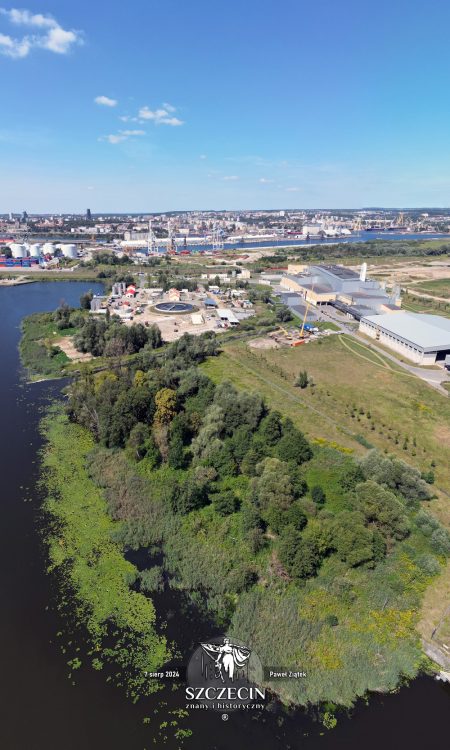 Widok w kierunku miasta na dawną plażę, a za nią nieistniejący Waldowshof