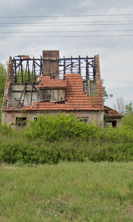 Niestety po dawnym Trestin pozostały też porzucone ruiny domów...