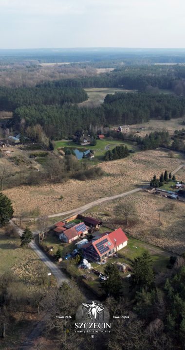 Dziś w Węgorniku działa szkółka leśna po lewej przy drodze