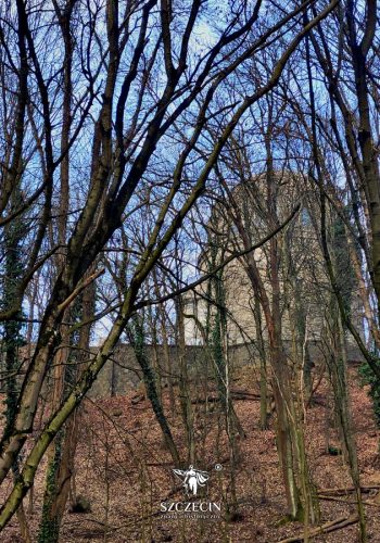 Nad pozostałościami dawnego Weinberg dziś góruje Wieża Gocławska