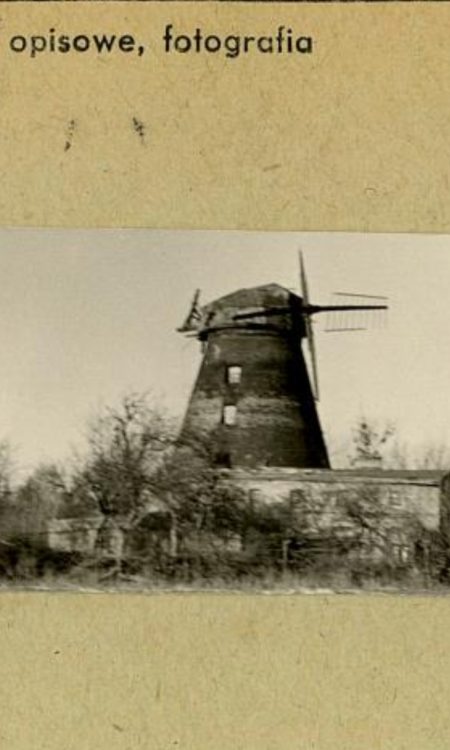 Stan młyna na fotografii z ewidencji zabytków z lat 60-tych